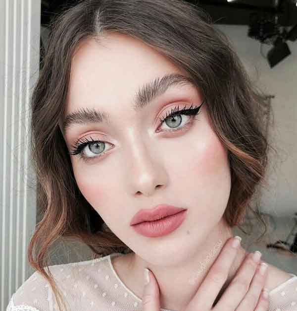 مدل آرایش صورت ملایم مجلسی 1402 و ساده و ملایم و جذاب برای عروسی