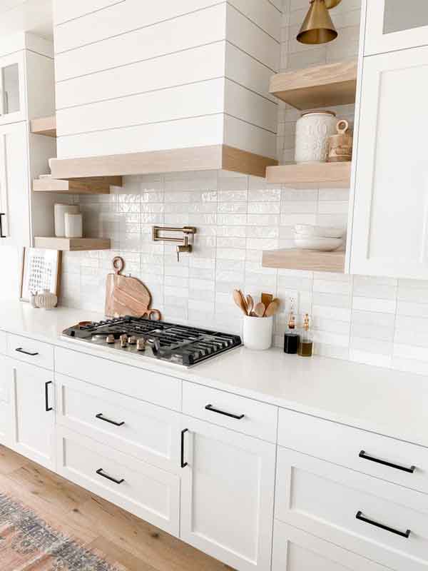 مدل کابینت سفید یکدست و طوسی و نقره ای و مدرن