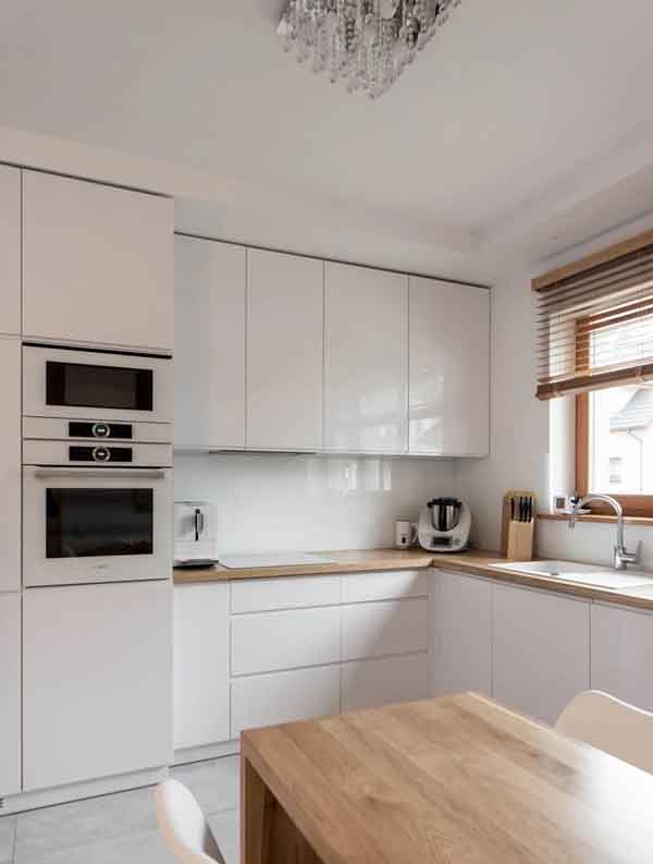 مدل کابینت سفید یکدست و طوسی و نقره ای و مدرن