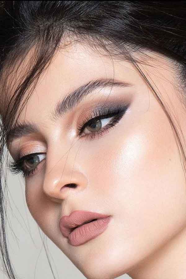 مدل آرایش چشم ملایم دخترانه برای عروسی با رنگ لنز روشن و تیره