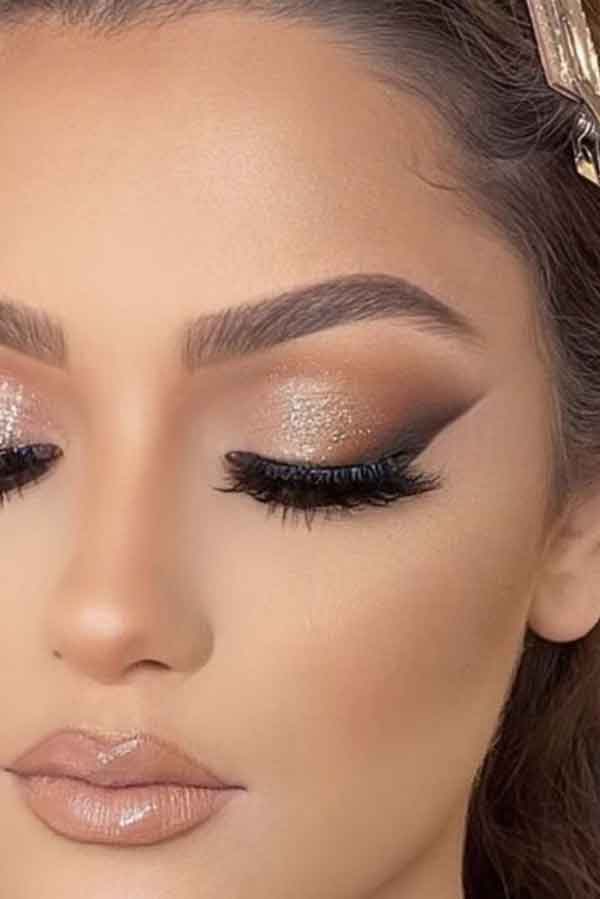 مدل آرایش چشم ملایم دخترانه برای عروسی با رنگ لنز روشن و تیره