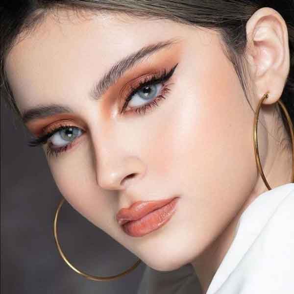 مدل آرایش چشم ملایم دخترانه برای عروسی با رنگ لنز روشن و تیره
