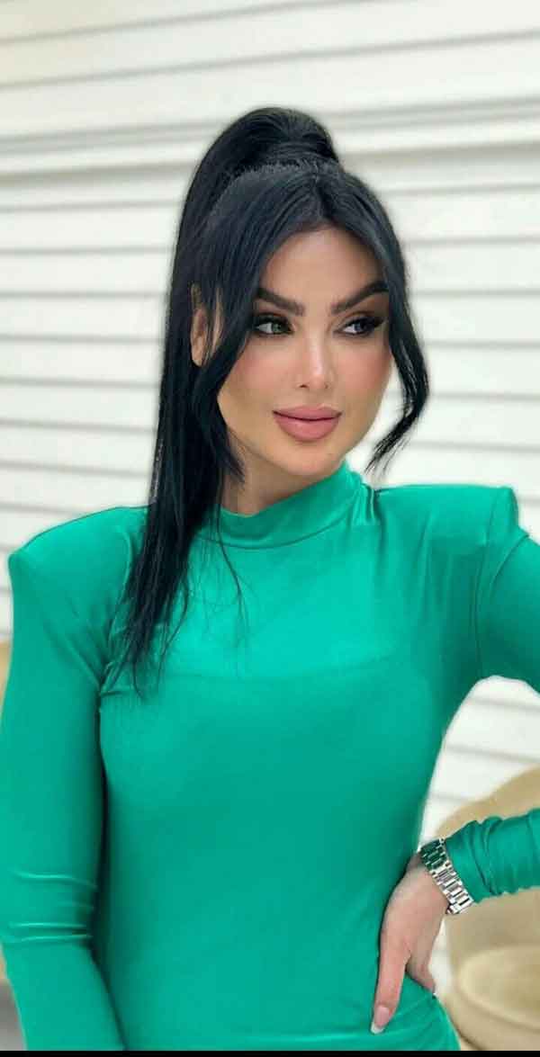مدل مو زنانه بلند فر و صاف برای عروسی همراه با اکسسوری های زیبا