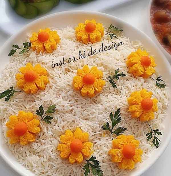 تزیین برنج با زعفران مجلسی با زرشک پسته با قالب و داخل دیس