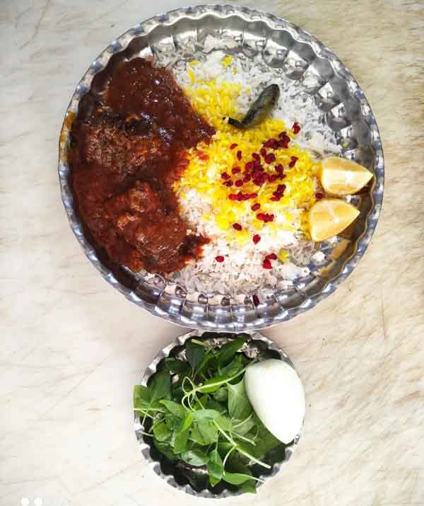 تزیین چلو گوشت مجلسی در دیس و تکی همراه با دسر