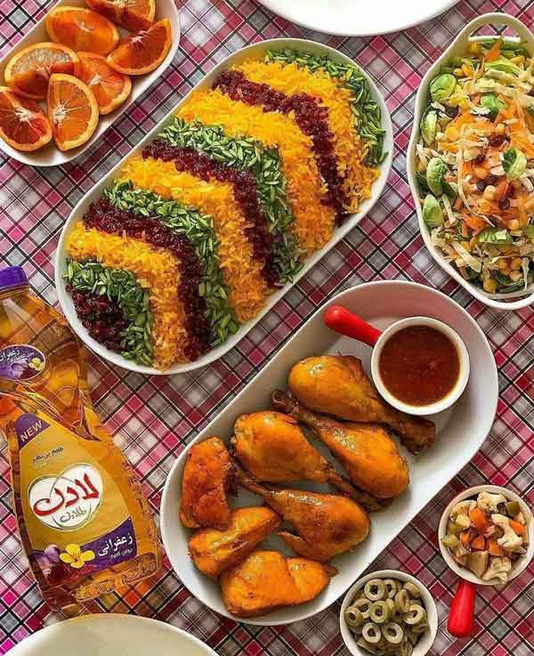 تزیین مرغ تکه ای و درسته در دیس همراه با گوجه و سیب زمینی