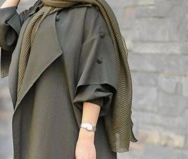 هر پارچه‌ای با توجه به جنس آن نیاز به مراقبت دارد. همیشه موقع خرید پارچه به آبرفت و اتوخوری آن دقت کنید. اگر پارچه آبرفت دارد، باید مقدار بیشتری بخرید یا اگر لباس آماده است، سایز بزرگتری را تهیه کنید. برای شستشوی پارچه ابروبادی از آب سرد استفاده کنید. البته اگر پارچه‌تان آبرفت ندارد، می‌توانید از لباسشویی استفاده کرده و سعی کنید پارچه‌تان را روی دور کند بشویید. د
