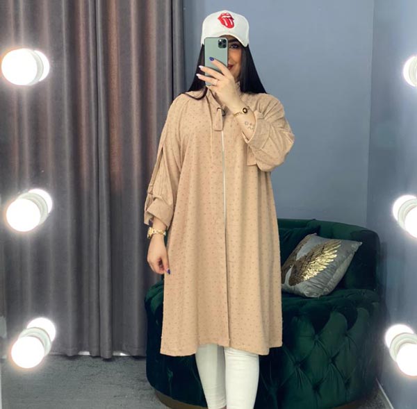 هر پارچه‌ای با توجه به جنس آن نیاز به مراقبت دارد. همیشه موقع خرید پارچه به آبرفت و اتوخوری آن دقت کنید. اگر پارچه آبرفت دارد، باید مقدار بیشتری بخرید یا اگر لباس آماده است، سایز بزرگتری را تهیه کنید. برای شستشوی پارچه ابروبادی از آب سرد استفاده کنید. البته اگر پارچه‌تان آبرفت ندارد، می‌توانید از لباسشویی استفاده کرده و سعی کنید پارچه‌تان را روی دور کند بشویید. د