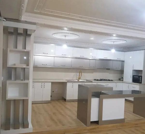 مدل کابینت آشپزخانه ایرانی جدید لوکس مدرن با رنگ های تیره و روشن