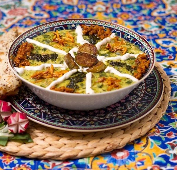 تزیین آش رشته شب یلدا خوشمزه با زیباترین و خلاقانه ترین مدل ها