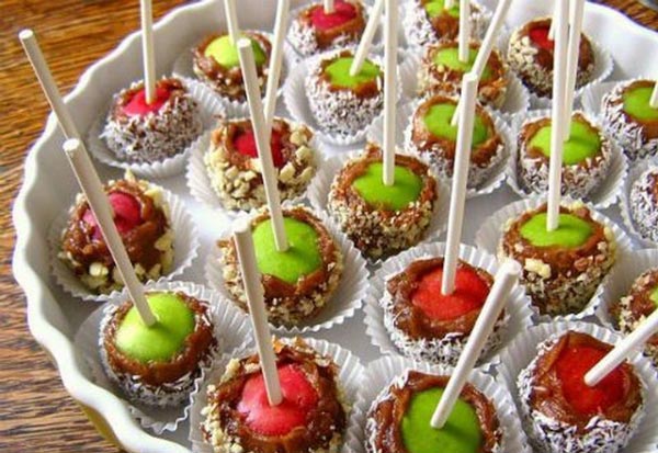 تزیین سیب شب یلدا با مدل های گل رز حکاکی و ایده های خلاقانه دیگر