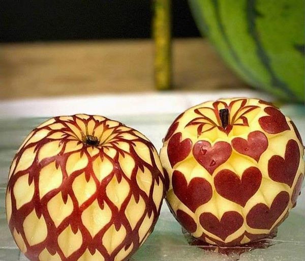 تزیین سیب شب یلدا با مدل های گل رز حکاکی و ایده های خلاقانه دیگر