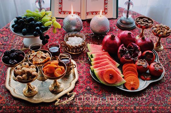 تزیین سفره شب یلدا با ایده های سنتی مدرن و لوکس که جایی ندید
