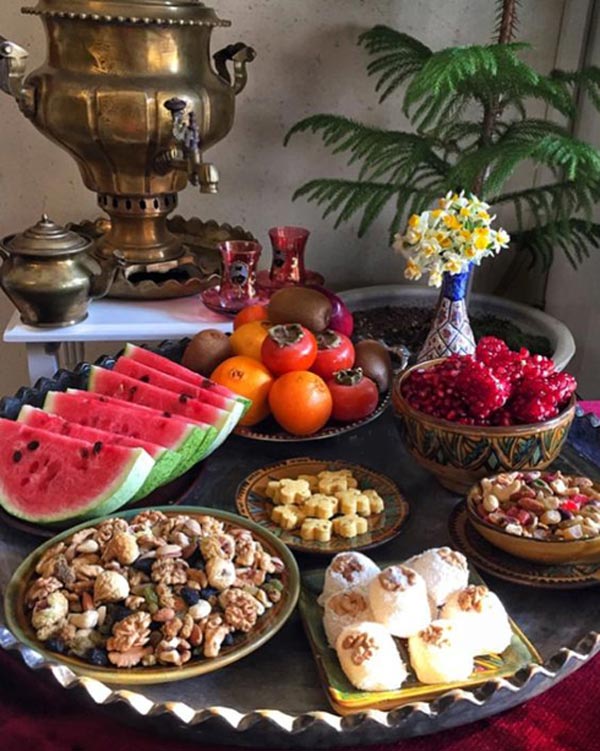 تزیین سفره شب یلدا با ایده های سنتی مدرن و لوکس که جایی ندید