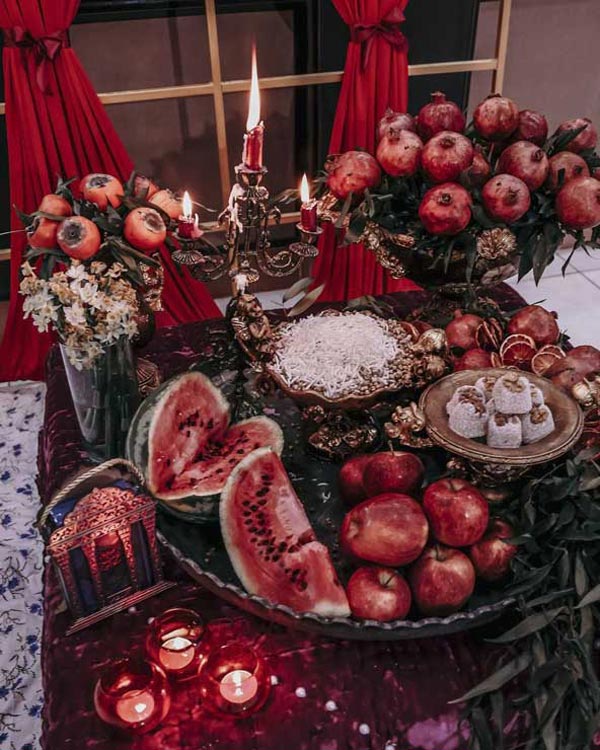 تزیین سفره شب یلدا با ایده های سنتی مدرن و لوکس که جایی ندید