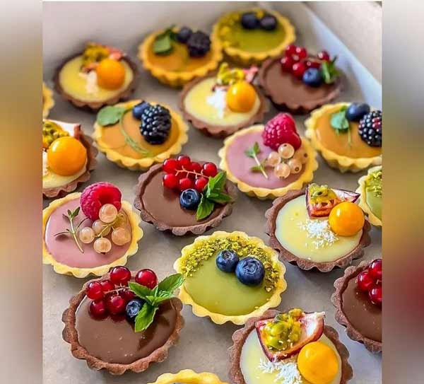 تزیین کیک با میوه تمام فصل های سال خوشگل و جذاب با ایده های خاص