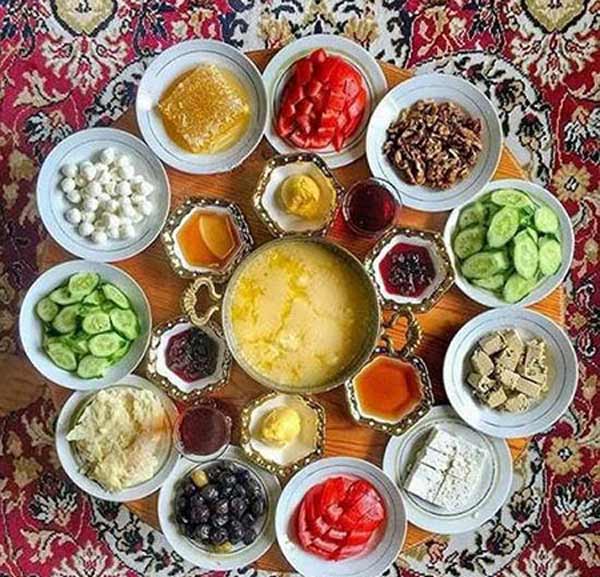 تزیین صبحانه عروس دونفره با ایده های زیبا خلاقانه باسلیقه و متنوع