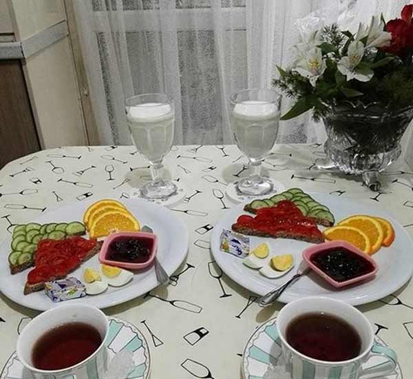 تزیین صبحانه عروس دونفره با ایده های زیبا خلاقانه باسلیقه و متنوع