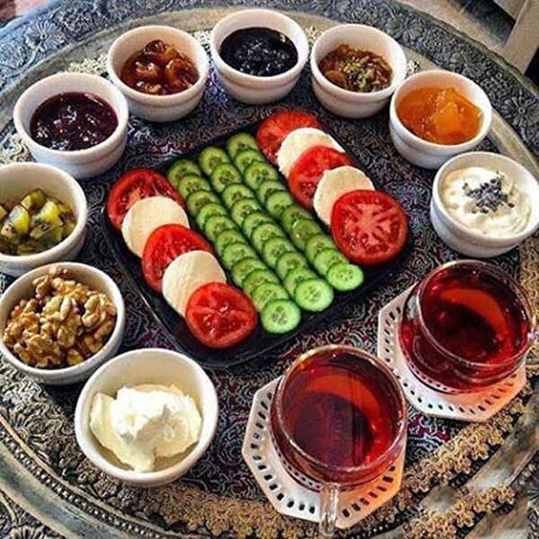تزیین صبحانه عروس دونفره با ایده های زیبا خلاقانه باسلیقه و متنوع