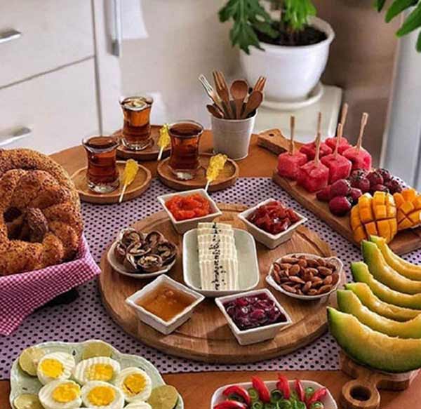 تزیین صبحانه عروس دونفره با ایده های زیبا خلاقانه باسلیقه و متنوع