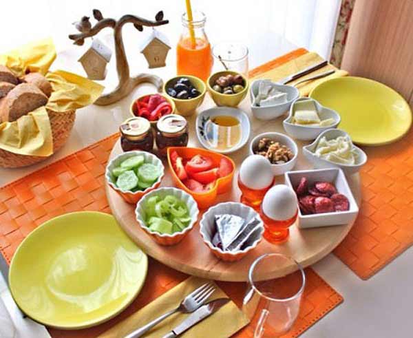 تزیین صبحانه عروس دونفره با ایده های زیبا خلاقانه باسلیقه و متنوع