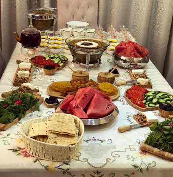 مدل سفره سحر بسیار زیبا ساده برای مهمانی های باکلاس و لاکچری