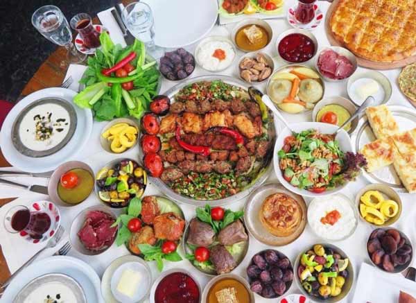 سفره افطار لاکچری جذاب خوشگل با نکات و ایده های خفن و خلاقانه