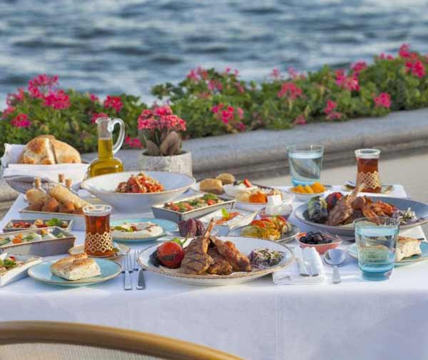 تزیین سفره افطار با جدیدترین مدل های زیبا و نکته های مهم و کاربردی