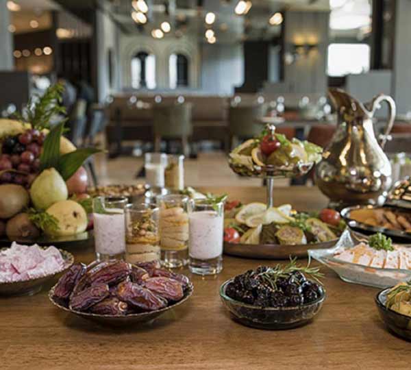 تزیین سفره افطار برای مهمان با ایده های متنوع لاکچری شیک و فانتزی