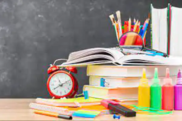 تعبیر خواب دفتر و کتاب برای زن متاهل و باردار و دختر مجرد از روانشناسی