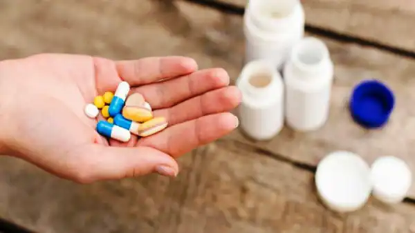 تعبیر خواب دارو خواستن مرده برای زن متاهل و باردار و دختر مجرد از روانشناسی
