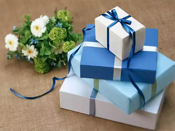 تعبیر خواب کادو دادن به مرده در خانه برای زن متاهل و باردار و دختر مجرد