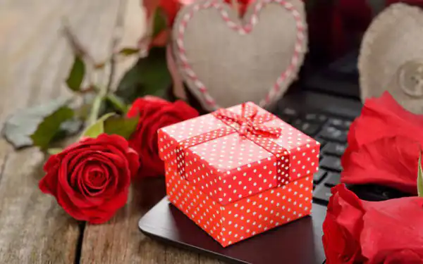 تعبیر خواب کادو دادن مرده به زنده در خانه برای زن متاهل و باردار و دختر مجرد