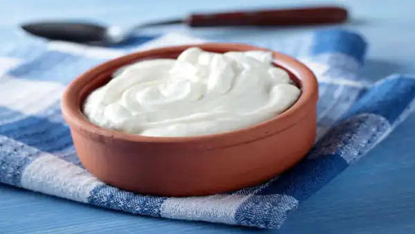 تعبیر خواب ماست هدیه گرفتن در خانه برای زن متاهل و باردار و دختر مجرد