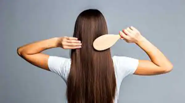 تعبیر خواب شانه زدن موی زن توسط مرد برای زن متاهل و باردار و دختر مجرد