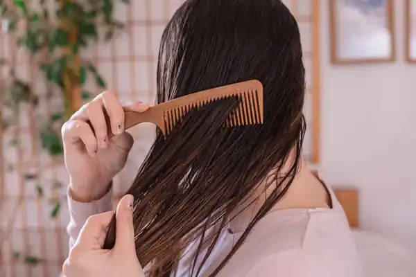 تعبیر خواب شانه زدن موی دیگری برای زن متاهل و باردار و دختر مجرد از روانشناسی