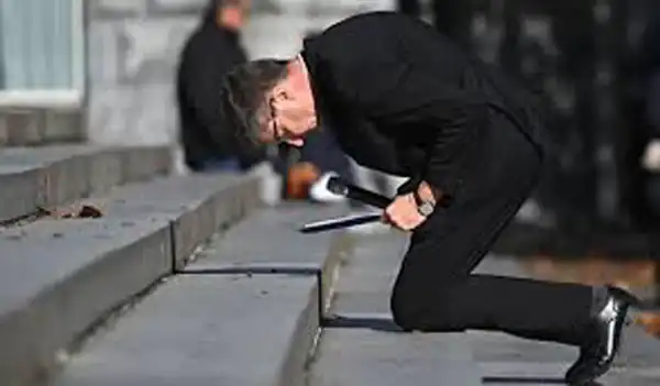 تعبیر خواب زانو زدن در خانه برای زن متاهل و باردار و دختر مجرد از روانشناسی
