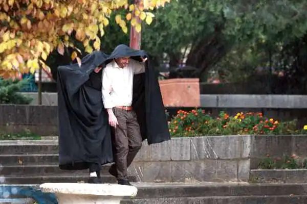 تعبیر خواب چادر سر کردن مرد برای زن متاهل و باردار و دختر مجرد از روانشناسی