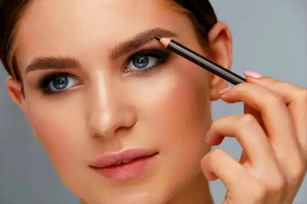 تعبیر خواب آرایش ابرو برای زن متاهل و باردار و دختر مجرد از روانشناسی