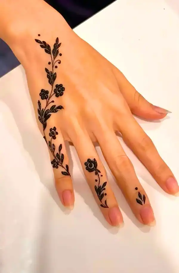 طرح مدل حنا + ایده های جذاب برای طرح مدل حنا روی دست دخترانه و زنانه