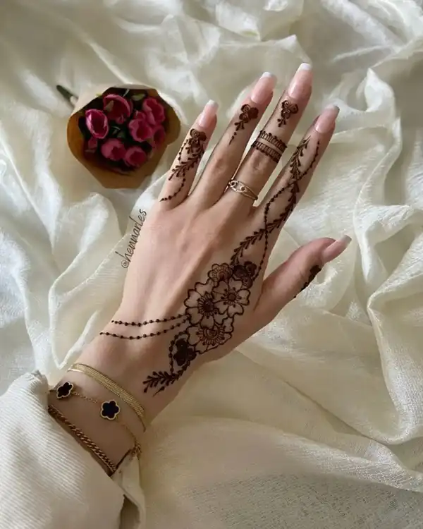 طرح مدل حنا + ایده های جذاب برای طرح مدل حنا روی دست دخترانه و زنانه